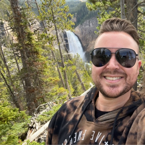 Meet your Posher, Miles 🧿 - Picture 1 of 7